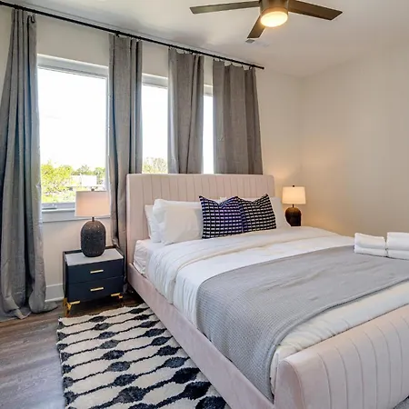 Hotel - 5629 Lenox Ave 3*