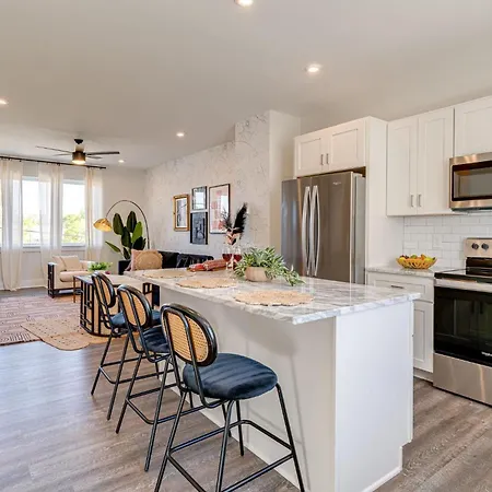 Holiday home - 5627, 5629, 5631 Lenox Ave - Combo