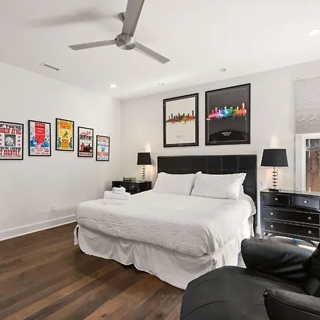 - 404 Taylor St. Holiday home