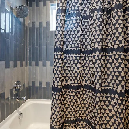 - 1106 Buchanan St Unit B Holiday home