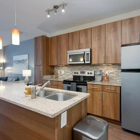Apartment Landing Modern With Amazing Amenities *