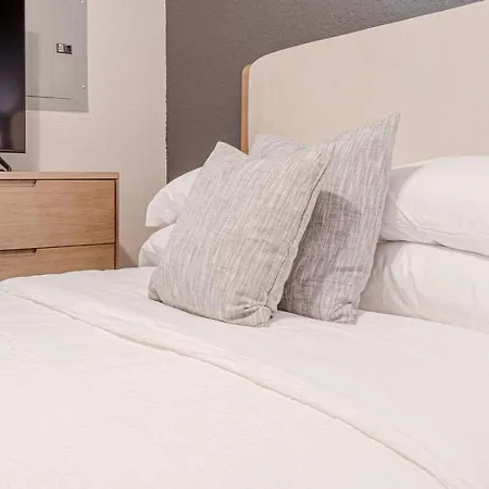 Landing Modern With Amazing Amenities