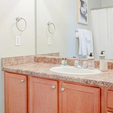 Apartment Landing Modern With Amazing Amenities Nashville