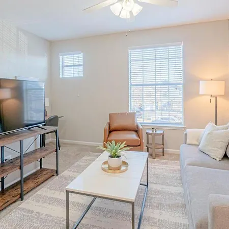 Apartment Landing Modern With Amazing Amenities *
