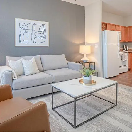 Apartment Landing Modern With Amazing Amenities *