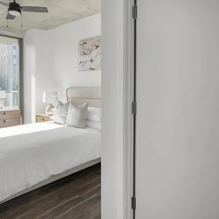 Apartment Landing Modern With Amazing Amenities