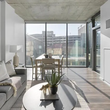 Apartment Landing Modern With Amazing Amenities Nashville