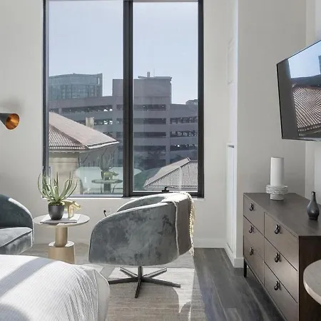 Landing - Modern With Amazing Amenities *