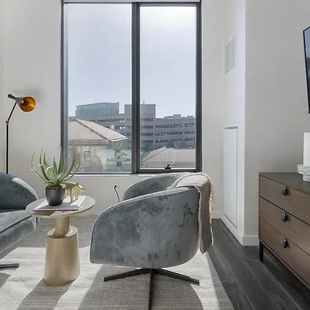 Apartment Landing - Modern With Amazing Amenities *