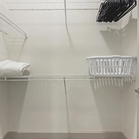 Landing Modern With Amazing Amenities *