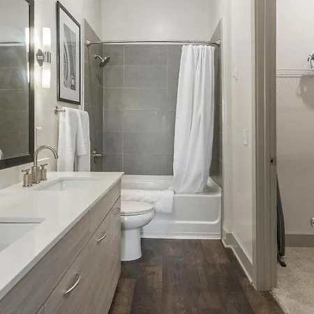 Apartment Landing Modern With Amazing Amenities *