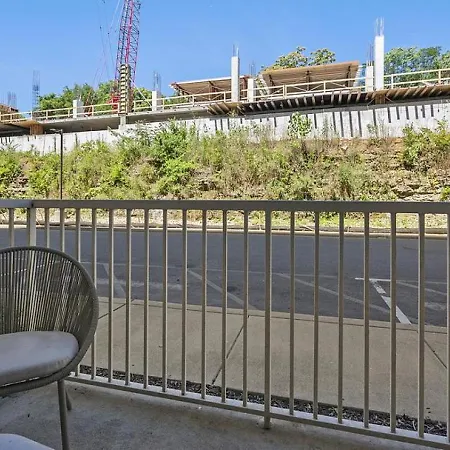 Apartment Landing Modern With Amazing Amenities *