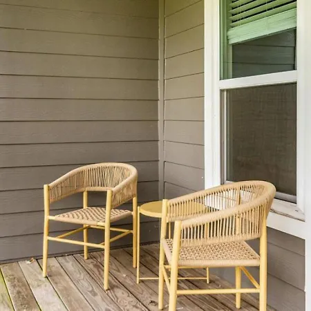 Landing Modern With Amazing Amenities