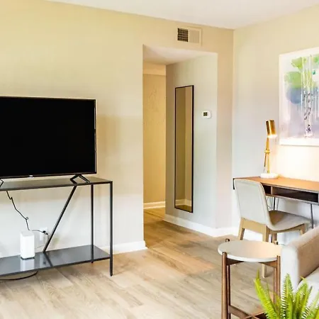 Apartment Landing Modern With Amazing Amenities Nashville