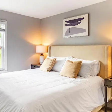 Apartment Landing Modern With Amazing Amenities