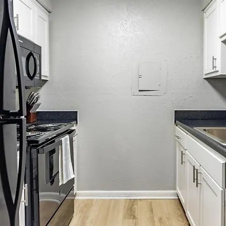 Landing Modern With Amazing Amenities Apartment