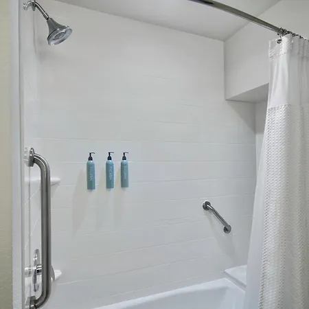 Courtyard By Marriott Hills