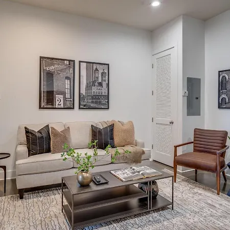 Holiday home Lofts At 30th - Modern Country - 6 Minutes To Broadway *
