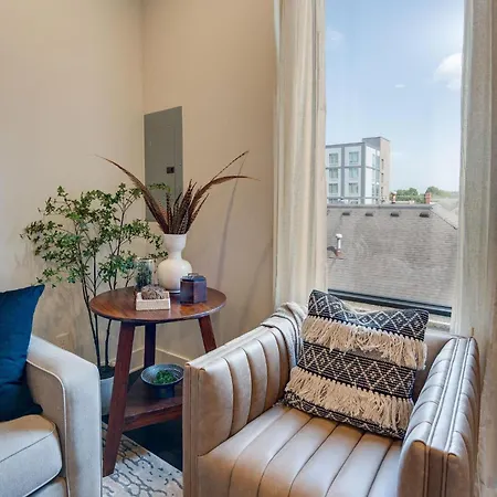 Holiday home Lofts At 30th - Contemporary Country - Mins To Broadway *
