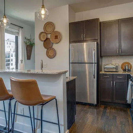 Holiday home Lofts At 30th - Contemporary Country - Mins To Broadway *