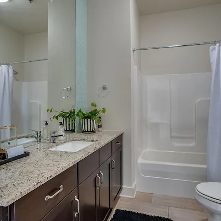 Holiday home Lofts At 30th - Contemporary Country - Mins To Broadway *