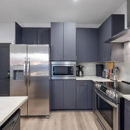 Misty-odyssey-mins To Broadway-pool & Full Gym!