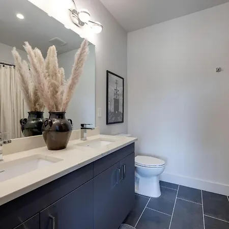 Pantheon - Odyssey - Heart Of Midtown Holiday home *