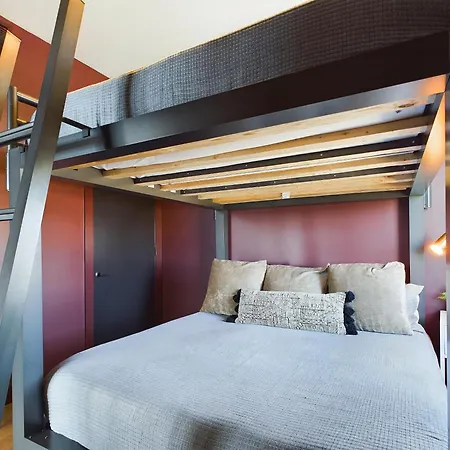 Foxy Skies - Private Rooftop - 5 Mins To Broadway Holiday home