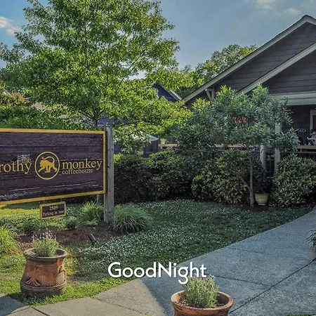 Holiday home Foxtrot Tango - 2 New Homes - 12 South Nashville