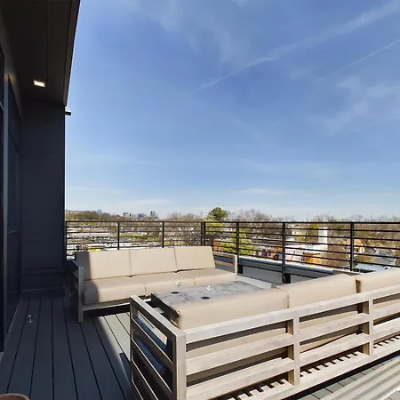 Foxy Skies - Private Rooftop - 5 Mins To Broadway Holiday home