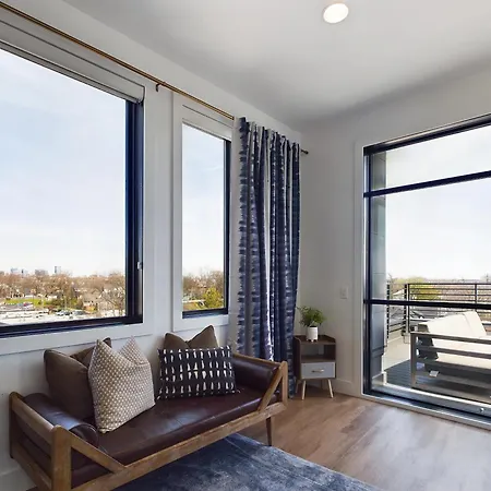 Foxy Skies - Private Rooftop - 5 Mins To Broadway