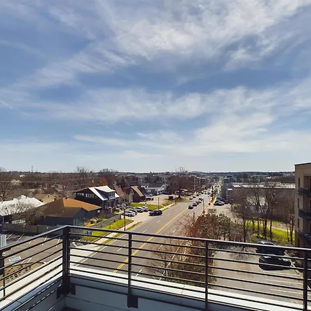 Foxy Skies - Private Rooftop - 5 Mins To Broadway *