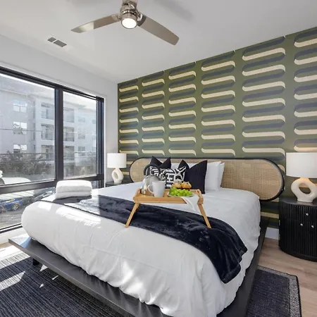Holiday home Riffs - 2 Unit Odyssey Combo - Heart Of Midtown *