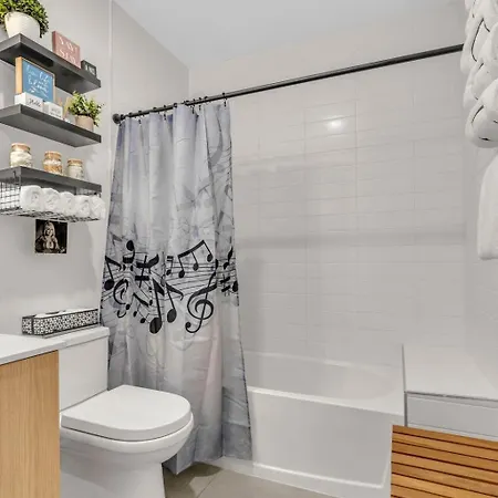Riffs - 2 Unit Odyssey Combo - Heart Of Midtown Holiday home