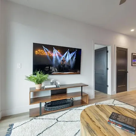 Paramount - Odyssey - Heart Of Midtown * Nashville