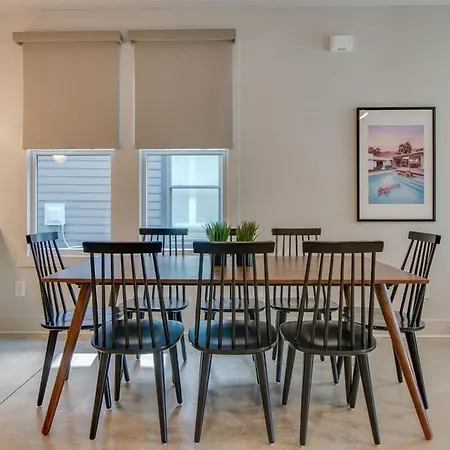 Holiday home Charming East Duplex For 20 *