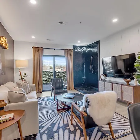 Holiday home The Stage In Downtown W Pool/gym | Walk To Broadway *