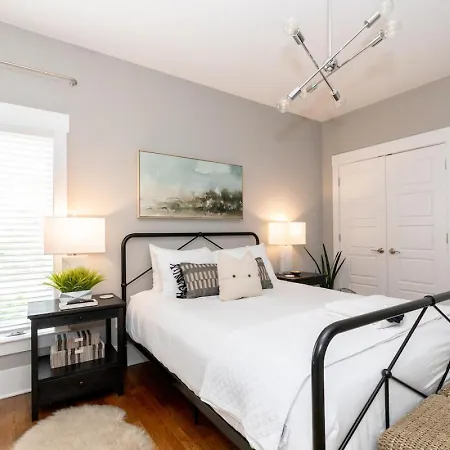 2-bedroom Penthouse With Rooftop & Free Parking
