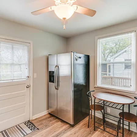 Cozy Retreat With Deck About 6 Mi To Downtown Holiday home *