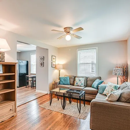 Cozy Retreat With Deck About 6 Mi To Downtown