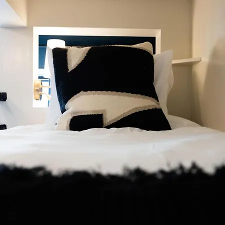 Champagne Chic - Odyssey - Heart Of Midtown Holiday home *
