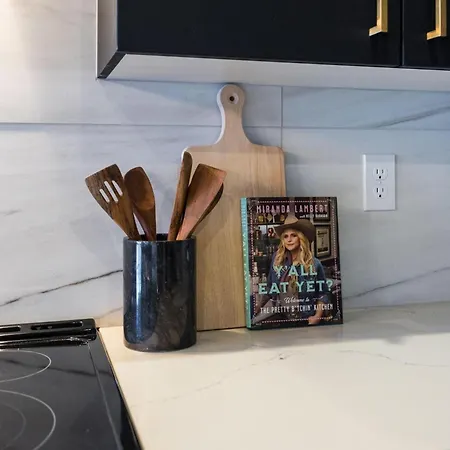 Champagne Chic - Odyssey - Heart Of Midtown