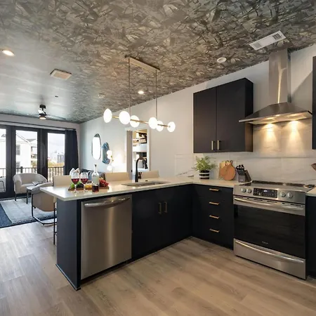 Champagne Chic - Odyssey - Heart Of Midtown * Nashville