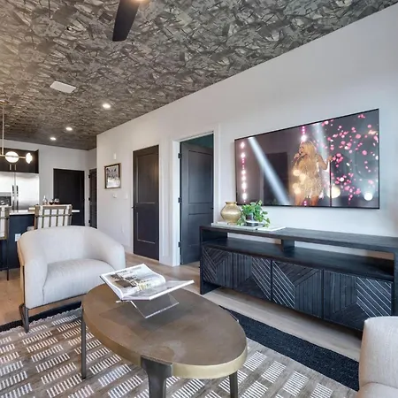 Champagne Chic - Odyssey - Heart Of Midtown Holiday home