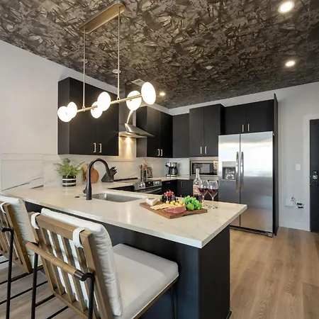 Champagne Chic - Odyssey - Heart Of Midtown Holiday home *