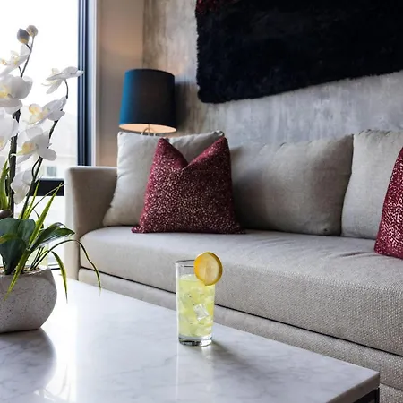 Flora - Odyssey - Heart Of Midtown Holiday home *
