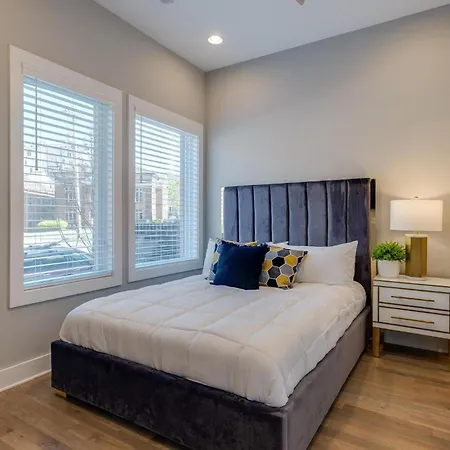 Double Treble - Sleeps 24 - 2 Townhomes Nashville