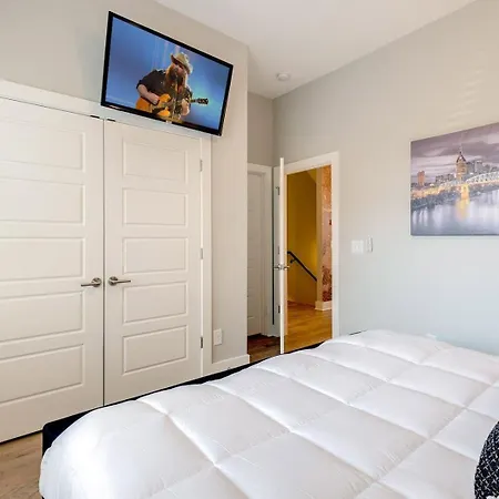 Double Treble - Sleeps 24 - 2 Townhomes Holiday home Nashville