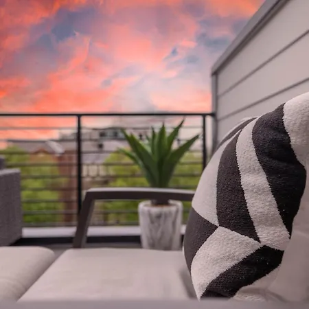 Double Treble - Sleeps 24 - 2 Townhomes Nashville