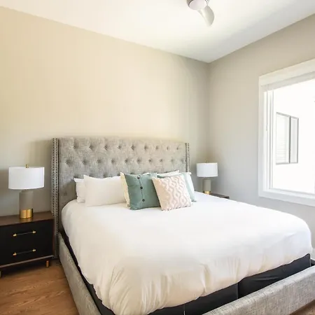 Double Treble - Sleeps 24 - 2 Townhomes * Nashville